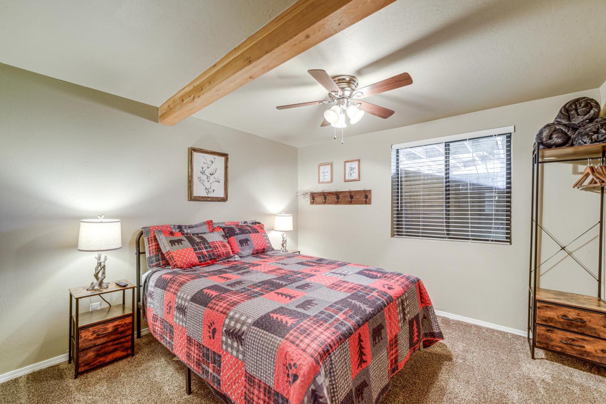 Pet-Friendly Pine Cabin With Deck And Game Room! Exterior photo