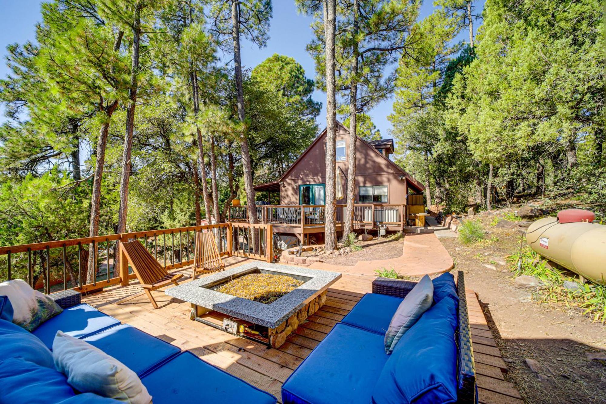 Pet-Friendly Pine Cabin With Deck And Game Room! Exterior photo