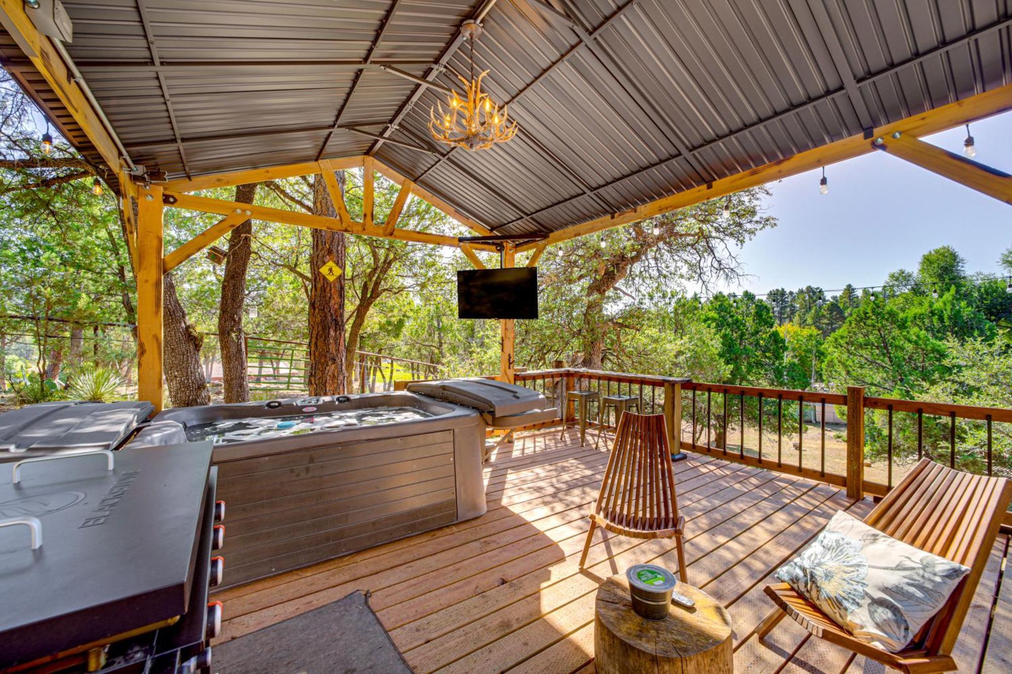 Pet-Friendly Pine Cabin With Deck And Game Room! Exterior photo