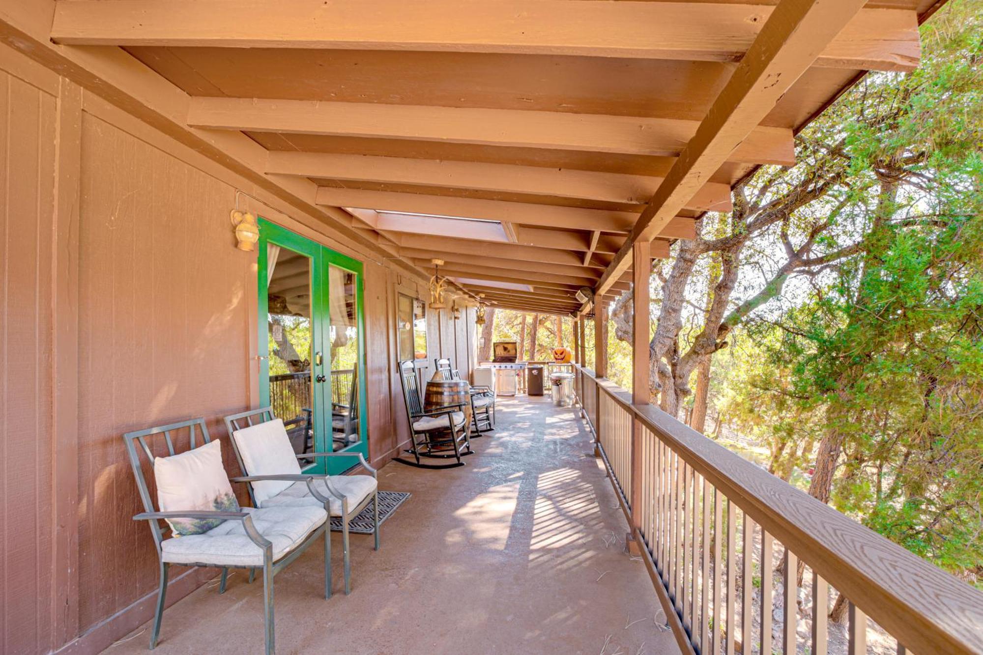 Pet-Friendly Pine Cabin With Deck And Game Room! Exterior photo