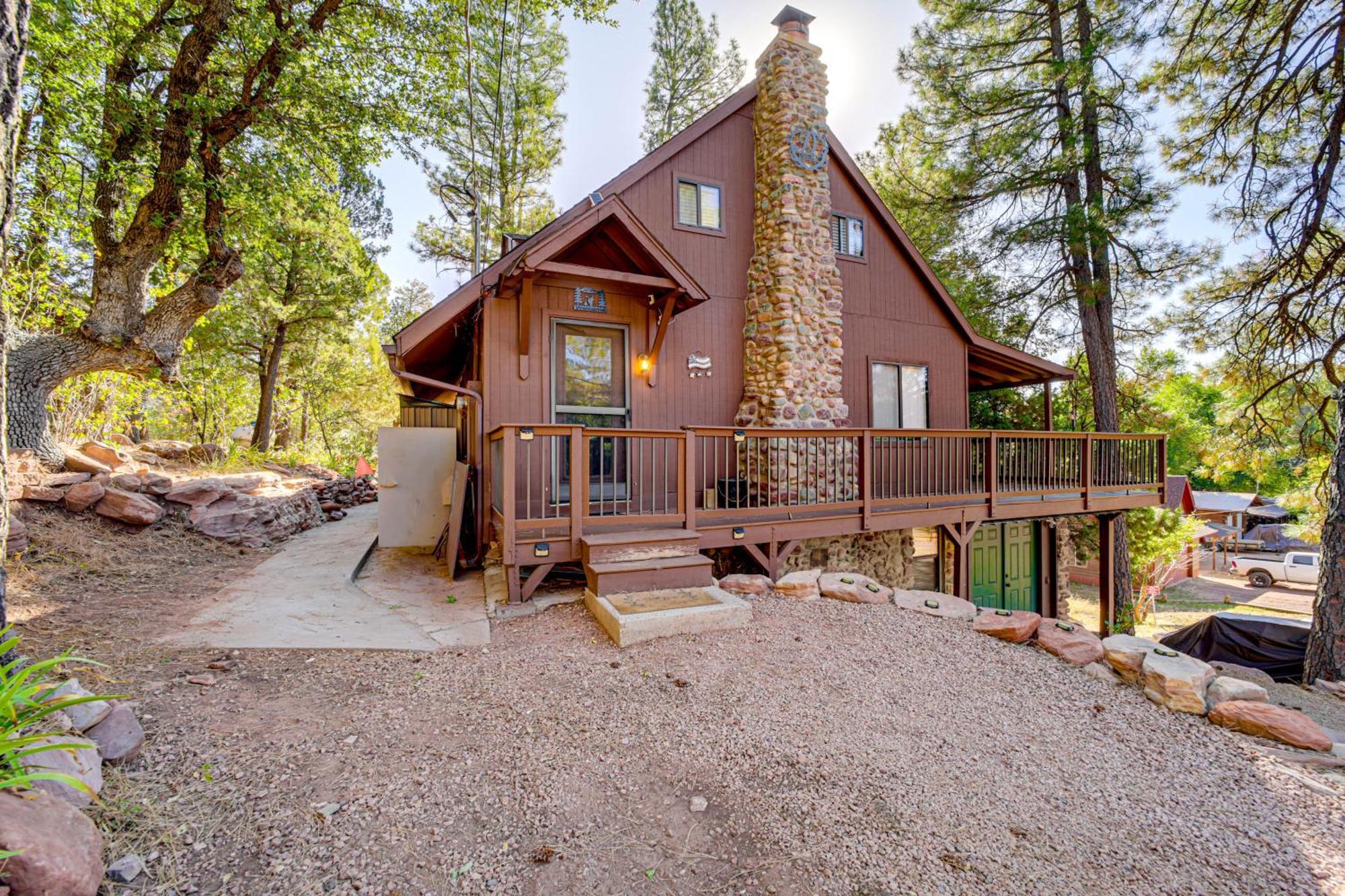 Pet-Friendly Pine Cabin With Deck And Game Room! Exterior photo