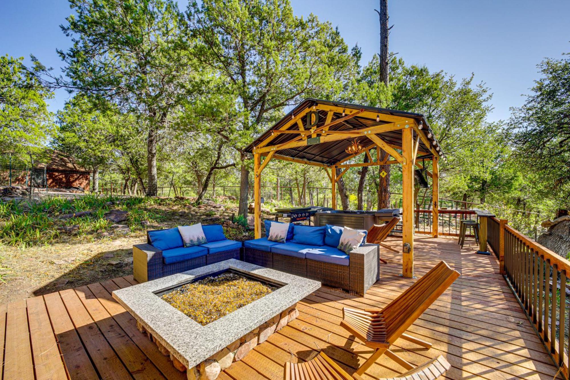 Pet-Friendly Pine Cabin With Deck And Game Room! Exterior photo