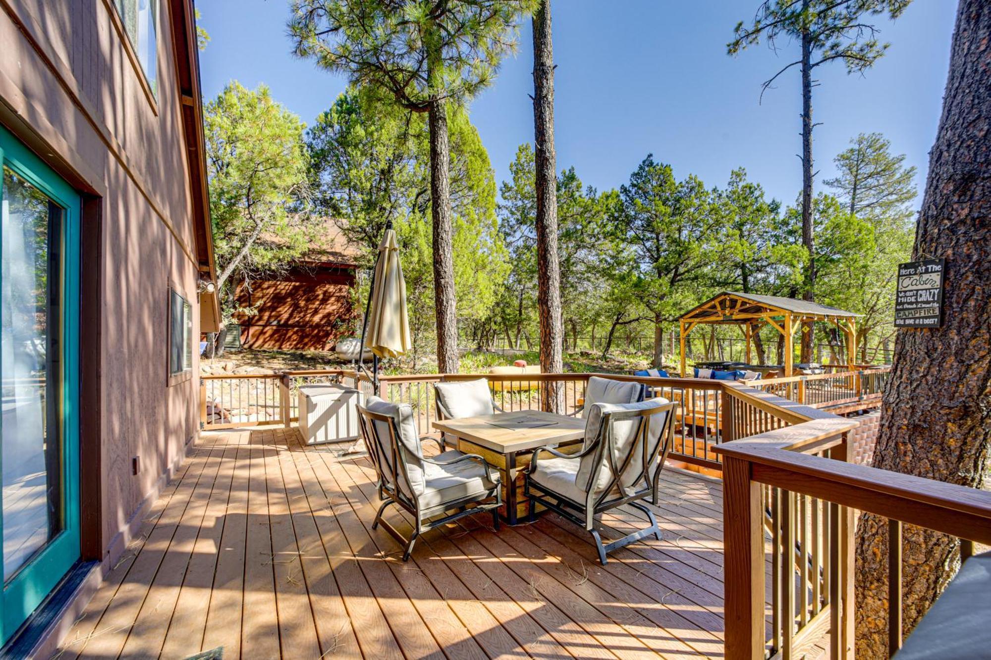 Pet-Friendly Pine Cabin With Deck And Game Room! Exterior photo