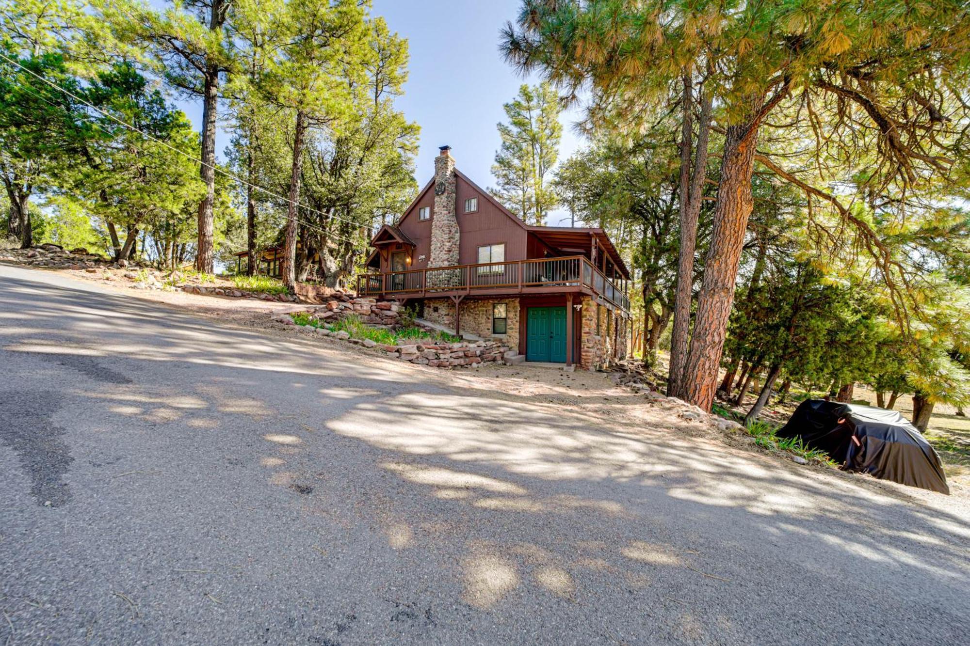 Pet-Friendly Pine Cabin With Deck And Game Room! Exterior photo